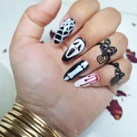 خدمات کاشت حرفه ای ناخن+طراحی رایگان برای ۱۰نفر