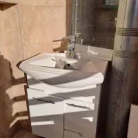 روشویی به همراه اینه