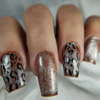 خدمات کاشت ناخن و اموزش  اقساطی