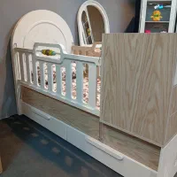 نوزاد نوجوان تخت کمد