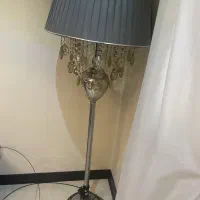 آباژور ایستاده