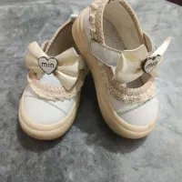 کفش بچگانه یکبارپوشیده