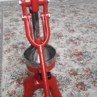 آب انارگیری کافی شاپی