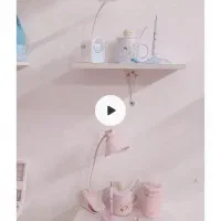 تعدادی شلف دیواری همراه با پایه