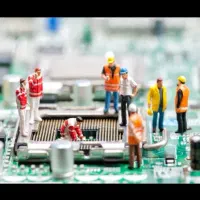 نیروی اشنا به مونتاژ چراغ و اشنا به لحیم کاری