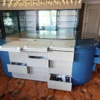 ویترین و میز و صندلی|کافی‌شاپ و رستوران|رشت, کاکتوس|دیوار