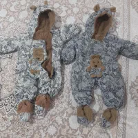 دو عدد کاپشن سرهمی و یک کاپشن شلوار و مقداری لباس