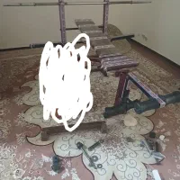 میز و دستگاه پرس با هالتر و تخته شنا