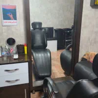 صندلی اصلاح و آینه و ترولی