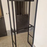 رگال آهنی، آویز لباس