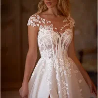 فروشنده مزون عروس
