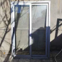 پنجره آلومینیومی ریلی دوجداره ویک عدد کمد دیواری