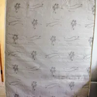 تخت دونفره به همراه تشک وپاتختی وپایه چوبی