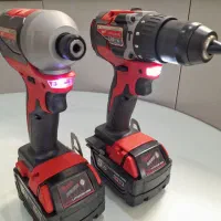 دریل و ایمپکت شارژی میلواکی باتری و شارژر بوش|ابزارآلات|کرج, حصارک بالا|دیوار