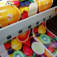 طراحی/چاپ بنر کارت ویزیت تراکت استیکر مش لیبل پرچم