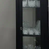 بوفه شیشه‌ای و آیینه‌ای