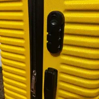 چمدان کاملا سالم|کیف، کفش، کمربند|رشت, جانبازان|دیوار