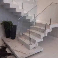 راه پله ،نرده شیشه ای .شیشه بالکن .شیشه جان پناه .|خدمات پیشه و مهارت|رشت, آب و برق|دیوار