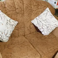 مبل و میز عسلی و تلویزیون