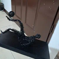 مجسمه مفتولی فوتبالیست