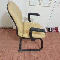 صندلی دسته دار