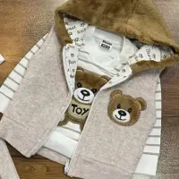 تعدادی لباس کودک در حد نو نو