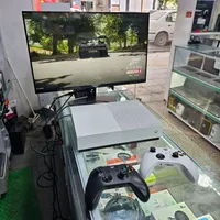 کنسول بازی XBOX ONE Sتمیز و پر از بازی دو دسته اصل