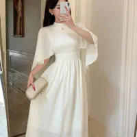 خانم خیاط مسلط به لباس مجلسی