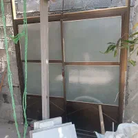 درآلمنیوم درحدنو  کشویی هست باشیشه