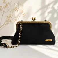 کیف مخمل مشکی دهانه فلزی