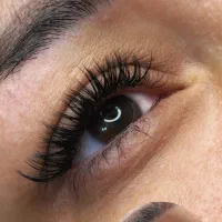 کاشت و اکستنشن مژه