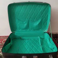 چمدان قدیمی تمیز مناسب تزیین یلدا و دکور