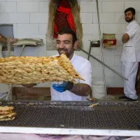 همکاری در نانوایی سنگک (نون فروش)