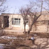 تقریبا ۹۰۰ متر زمین / خانه کلنگی دارای سند ثبتی