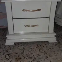 تخت به همراه ۲عدد پاتختی ویک میز ارایش تشک ندارد