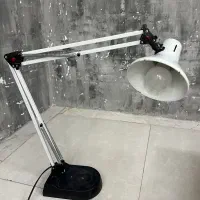 چراغ پایه دار