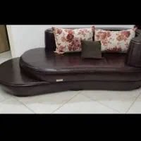 مبل چرمی بدون زدگی و پارگی و خرابی سالم درجه یک