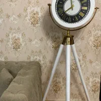 ساعت ایستاده ۳ پایه