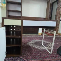 میز کامپیوتر  وصندلی کارمندی  و زیر پایی