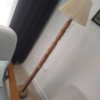 آباژور ایستاده