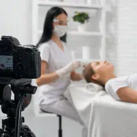 دستیار پزشک زیبایی در کلینیک دکترفیت