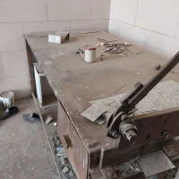میز کار آهنی