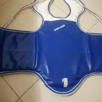 هوگو رنگ قرمز و آبی درحد نو