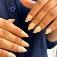 ترمیم ناخن ۲۵۰ کاشت اولیه ۴۰۰