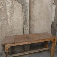 یک عدد نیمکت سالم و تمیز