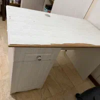 میز تحریر بدلیل تراشیده شدن روکش رو با قیمت پایین