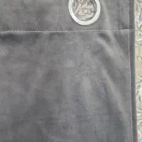 تعدادی پرده و چوب پرده به فروش می رسد.