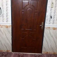 در چوبی سالم و تمیز