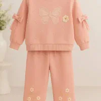 همکار خانم ،در تولید و پخش پوشاک