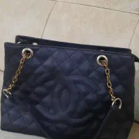 تعدادی کیف وکفش وشال سالم به علت کمبودجافقط ۳۰